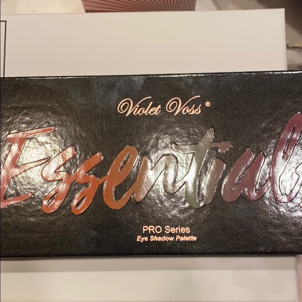 Violet Voss essentials eyeshadow palette